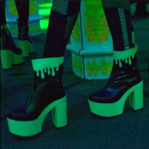 CURRENT MOOD GLOW IN THE DARK BOOTS